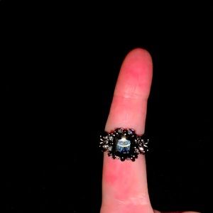 Giant black stone with skulls on the sides ring☠️